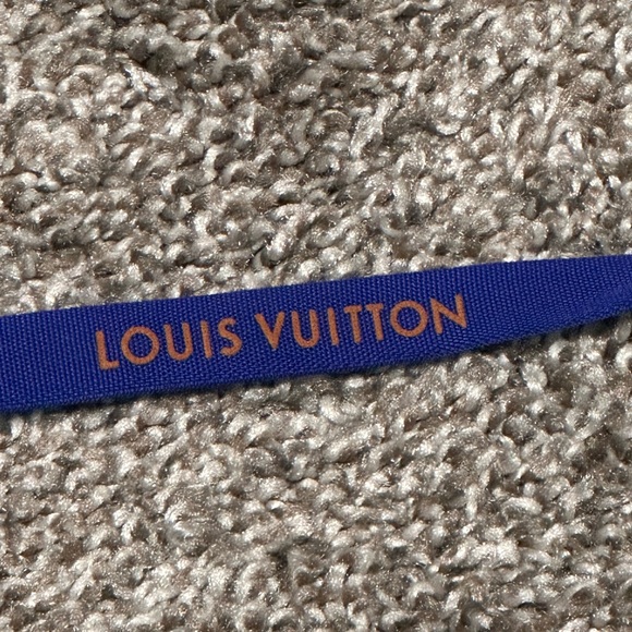 COPY - Louis Vuitton Blue Ribbon - Picture 1 of 3